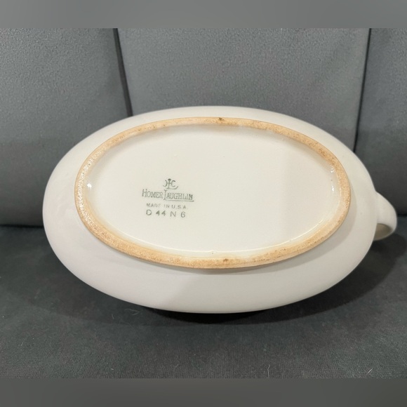 Vintage Homer Laughlin Gravy Boat - Brittany Maroon Floral w/ Gold Trim - B1315 - Picture 2 of 8